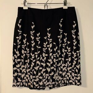 Ann Taylor black and off-white lined botanical print cotton skirt w kick pleat 8